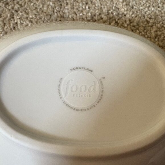 NEW "FOOD" PORCELAIN 3 TIER MULTIPLE SIZE WHITE BOWLS W/BLACK STAND. - Picture 3 of 4